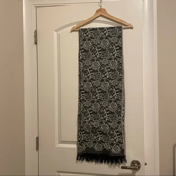 Floral Pattern Scarf - Picture 2 of 3